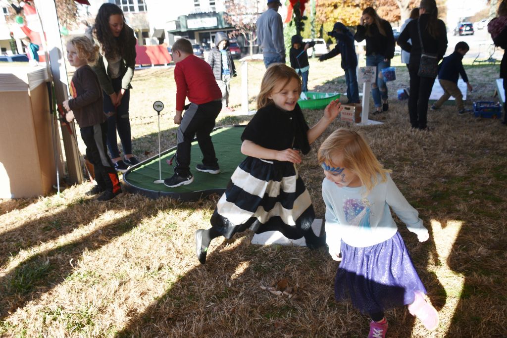tree lighting 11-2019 029 (1024x683).jpg